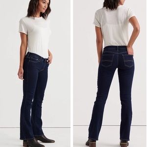 LUCKY BRAND 〰️ SWEET BOOTCUT JEANS